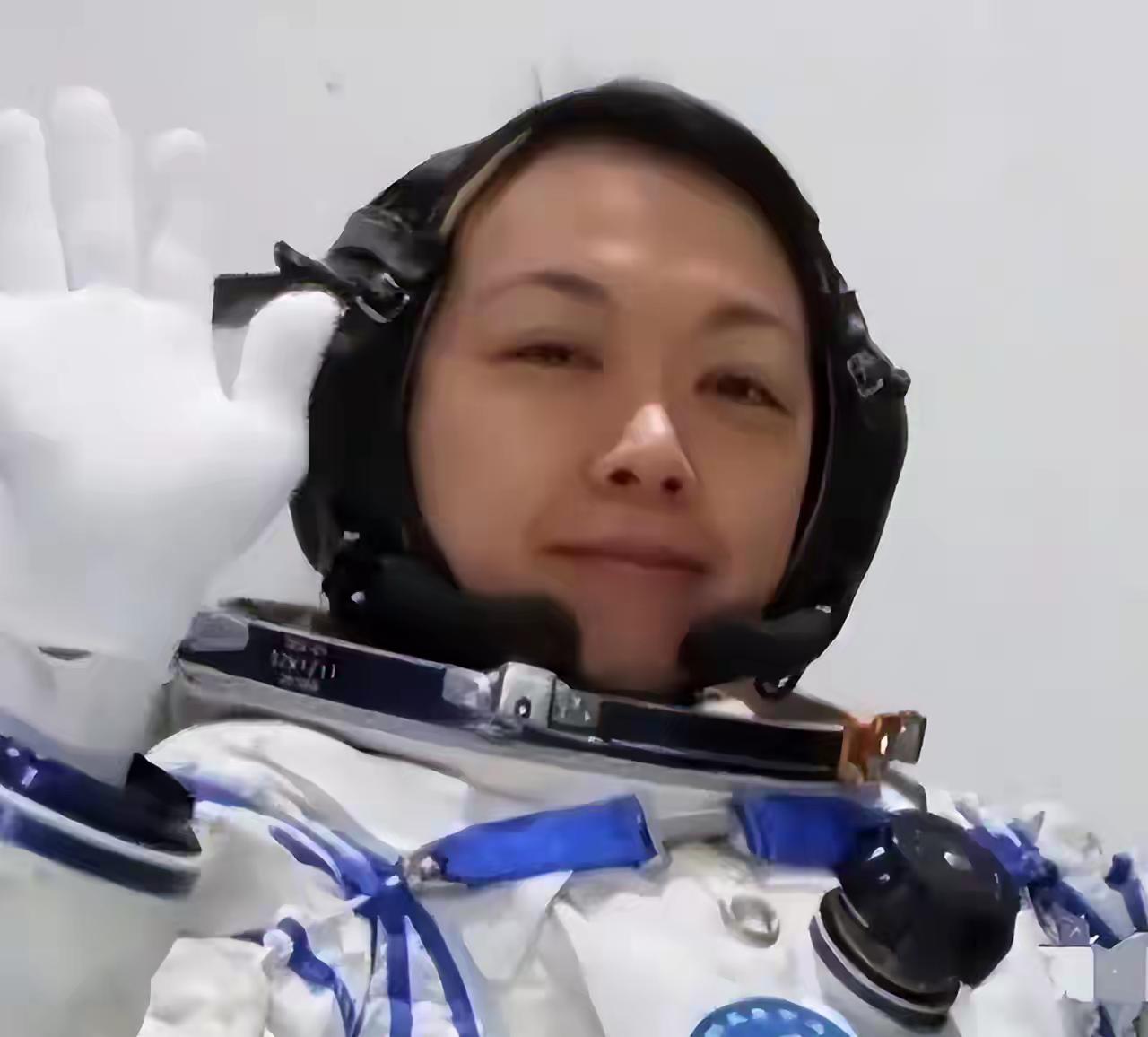 刚上太空仅一夜，炸出一堆牛鬼蛇神，香港航天员黎家盈刺痛了谁？

神舟二十三号刚飞