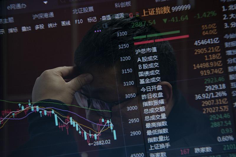 前阵子把攒了三年的12万定期全部转进股票账户，盯着3000点反复磨的盘面，每天开