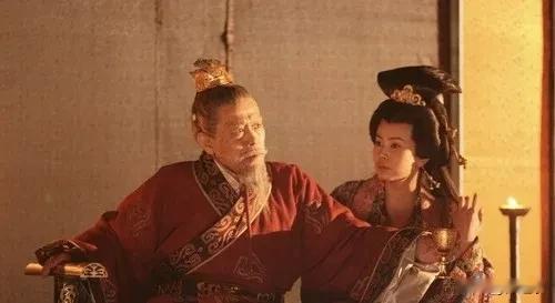 李世民比起父亲李渊他更像妈妈窦氏，因为他们母子俩的感情更好，而他这样聪明的人连前