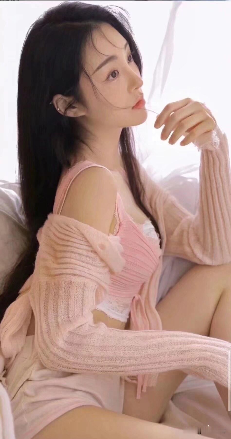 娘与妻都是拴住男人的绳子，
娘管男人的婚前，妻管男人的婚后，
娘要儿子有出息，妻