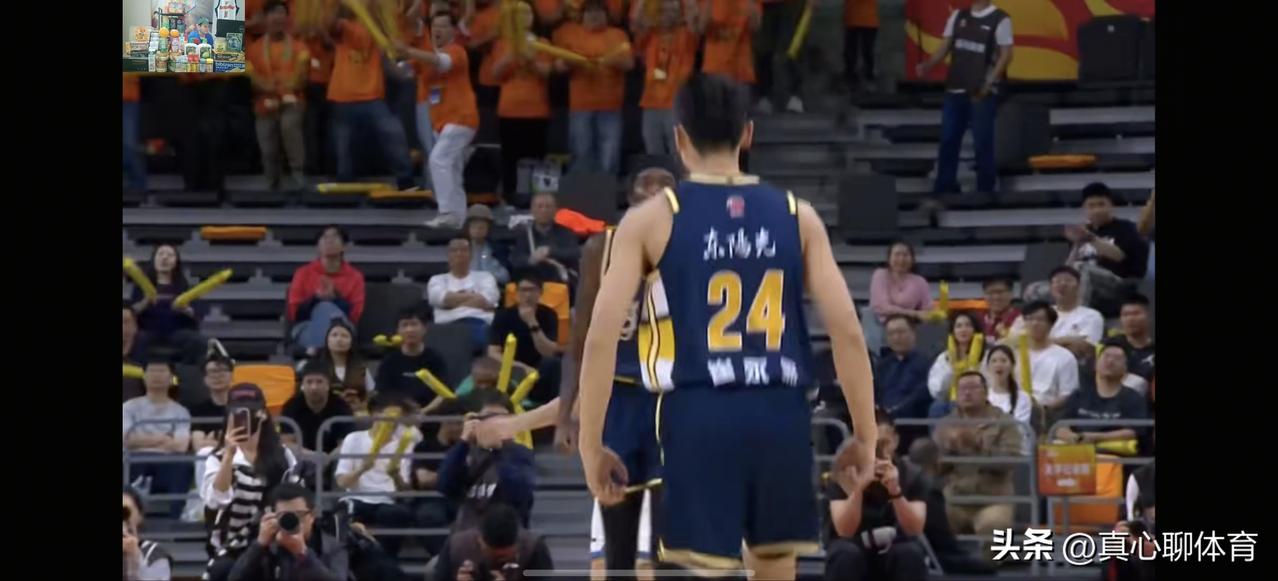 广东队的徐杰、崔永熙和焦泊乔打了一场翻身战[大笑][大笑][大笑]
徐杰14分钟