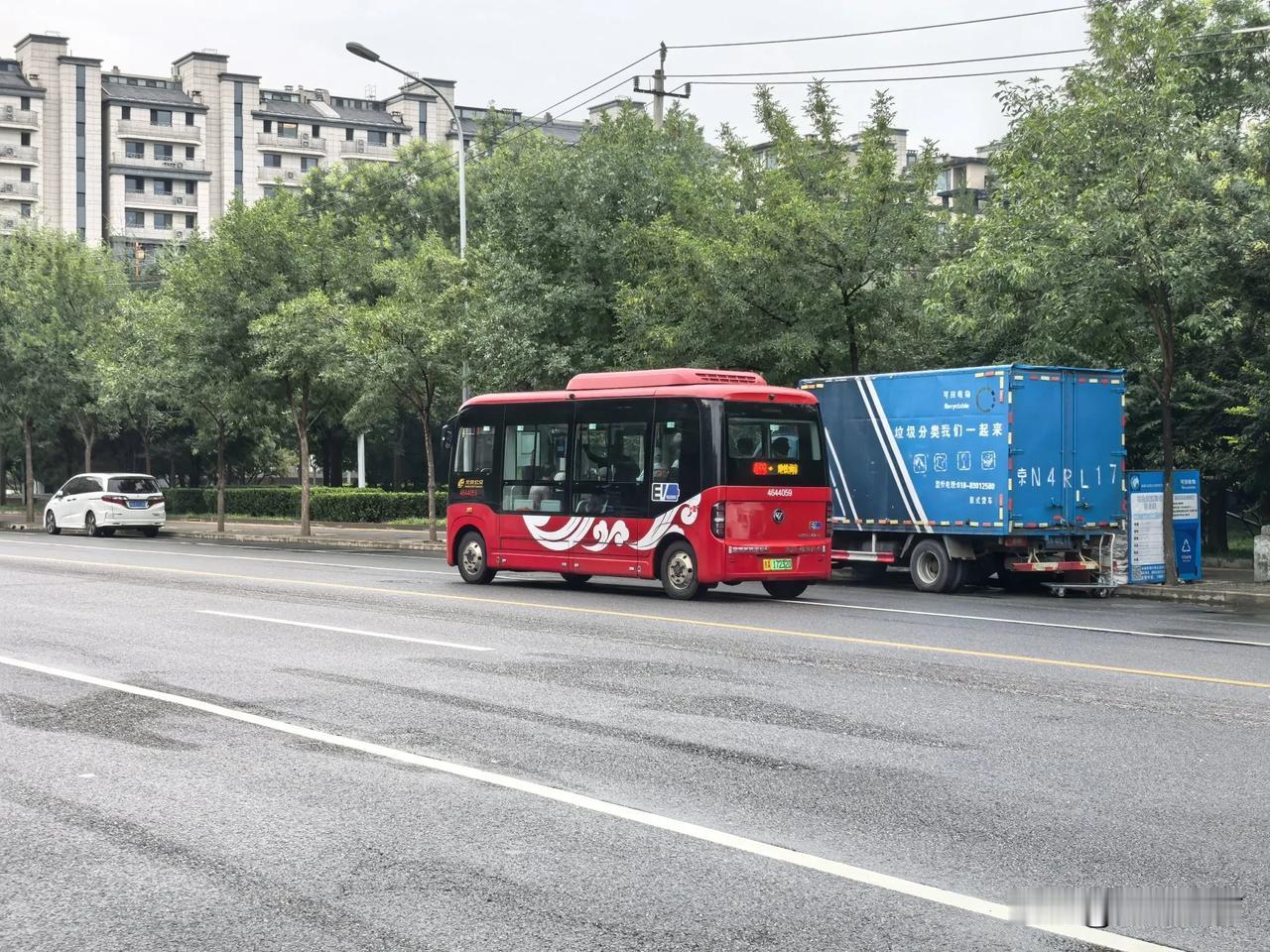 还是错过了这小红车