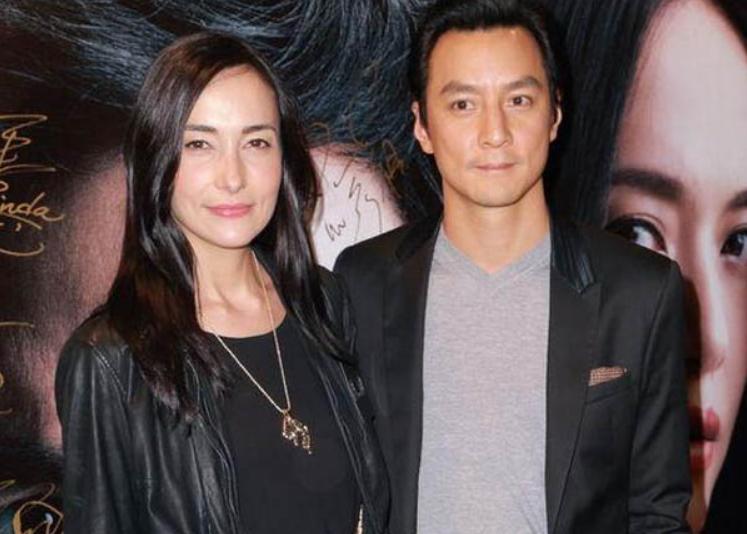 吴彦祖和李美琪在谢霆锋家一见钟情，很快开始了甜蜜恋爱。但不久之后，李美琪突然对吴