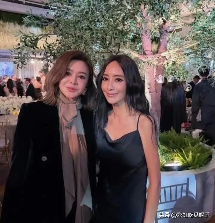 关之琳出席婚礼，没想到女神已经63岁了，精心打扮后风采依旧。

关之琳为了留住美