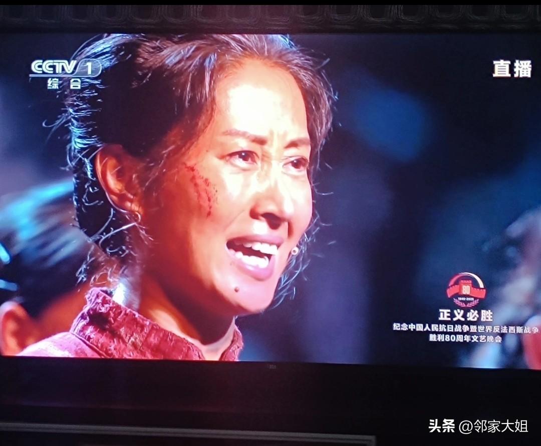 昨晚的文艺晚会，真是狠狠打了所有资本的脸，谁能想到，演员表上没有一个流量明星，效