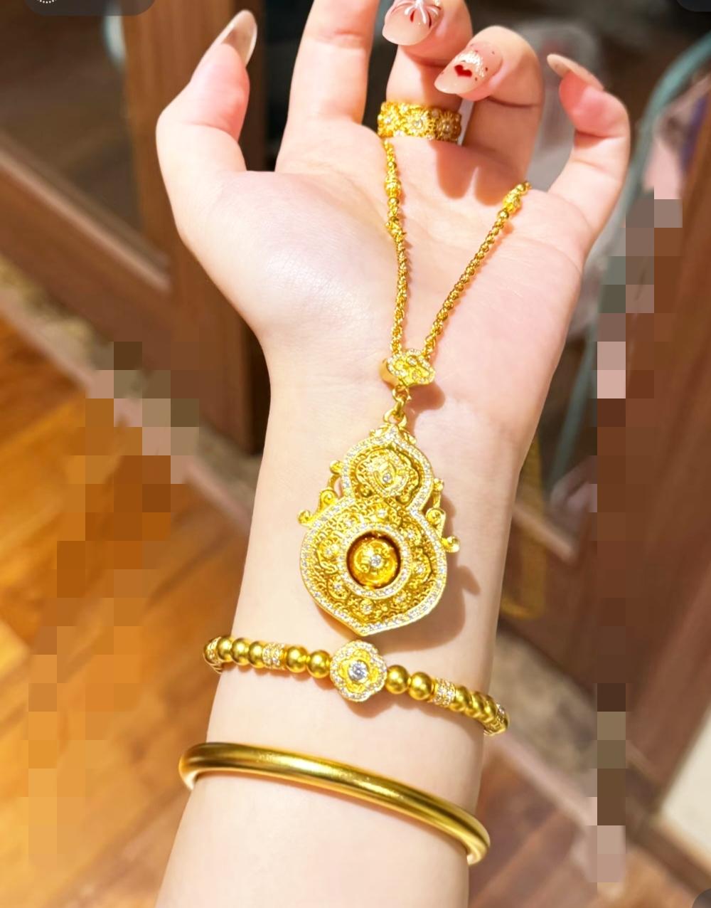 金价1018，我果断清仓！普通人别跟市场赌心态
 
今天金价冲到1018，我直接