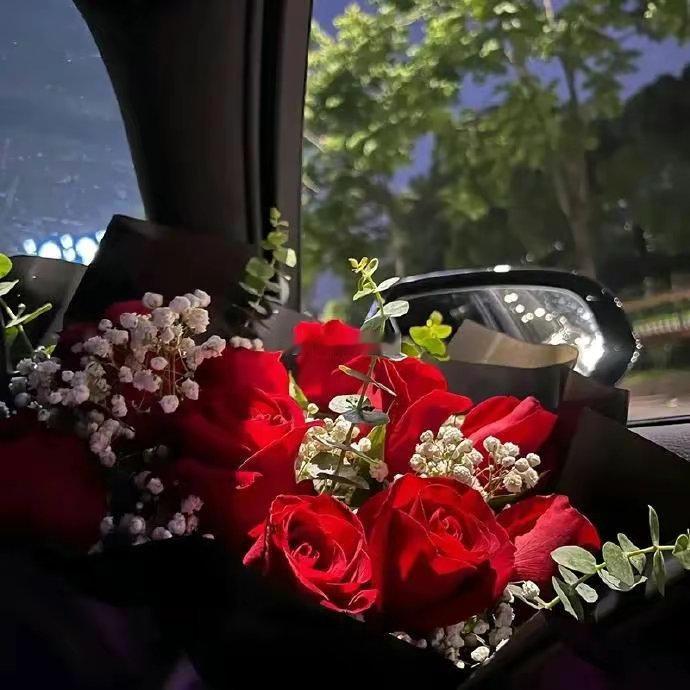 摩羯男之所以出门常想要带着老婆一起，其实是一种安全感和信任感，摩羯男不怎么擅长社