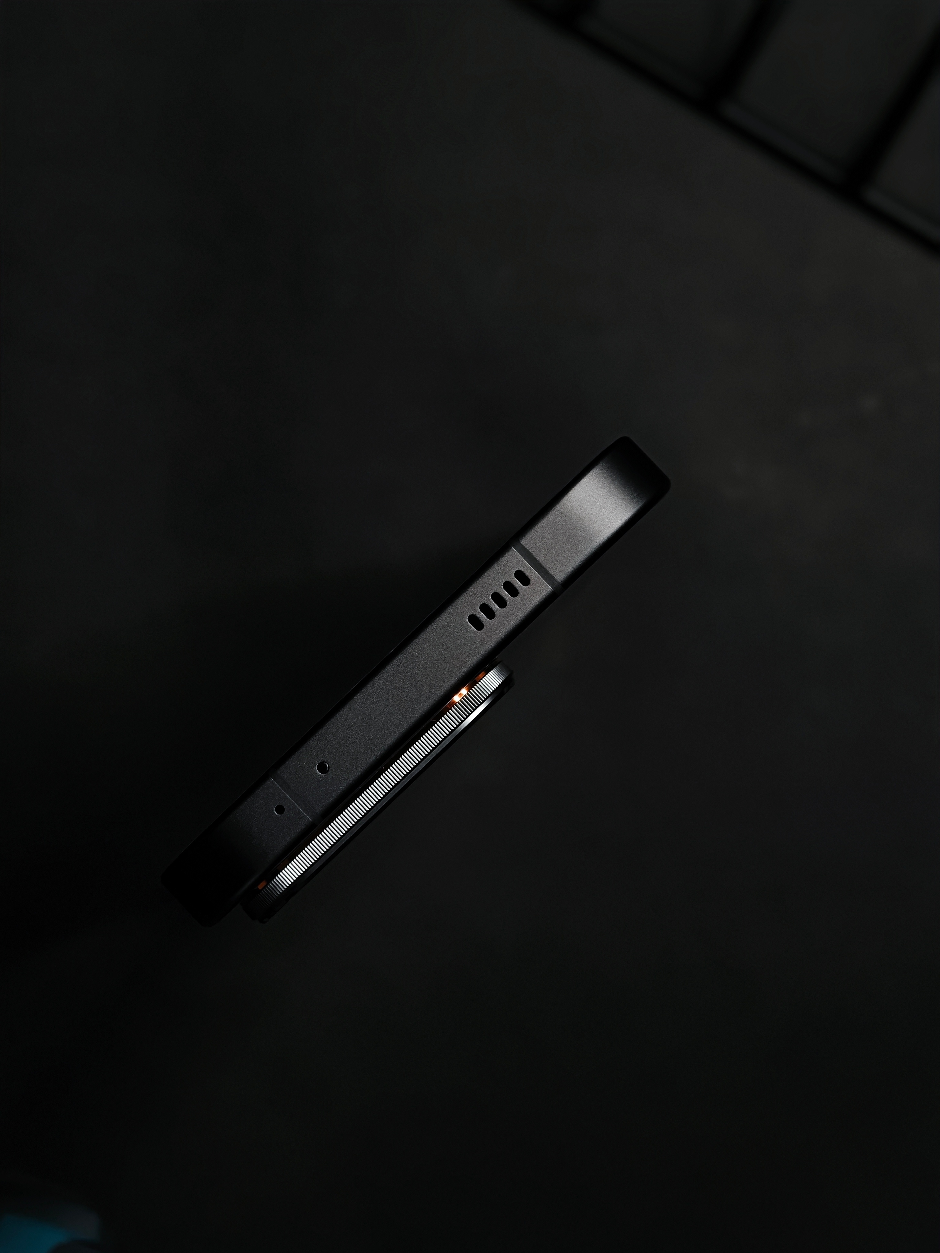 iQOO 15 Ultra 给大家上一组外观美图，该说不说！这台机器帅炸了～除了