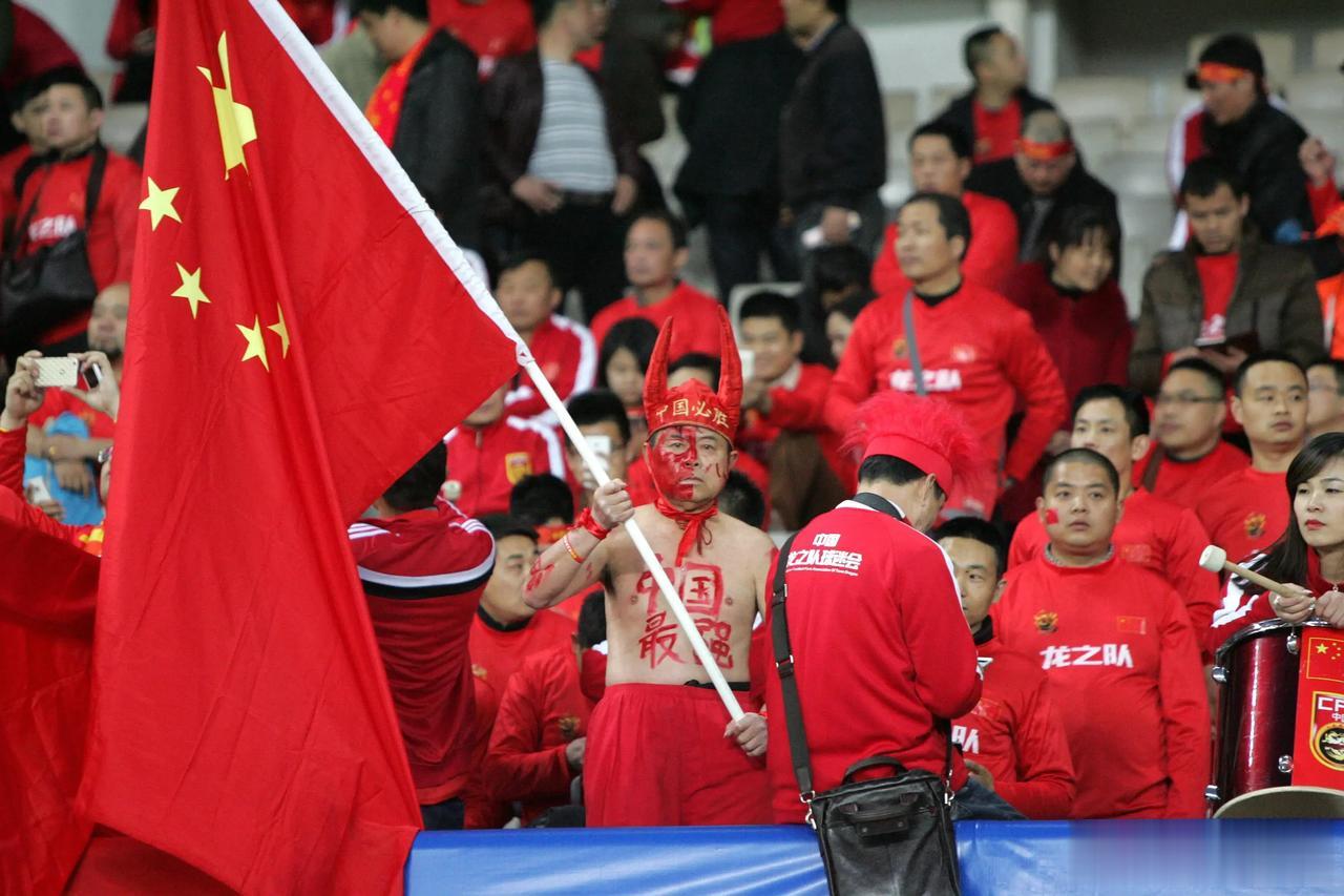 首战即决战，国足毕其功于一役，两点原因促使国足客场对阵泰国取胜才是唯一出路。
 