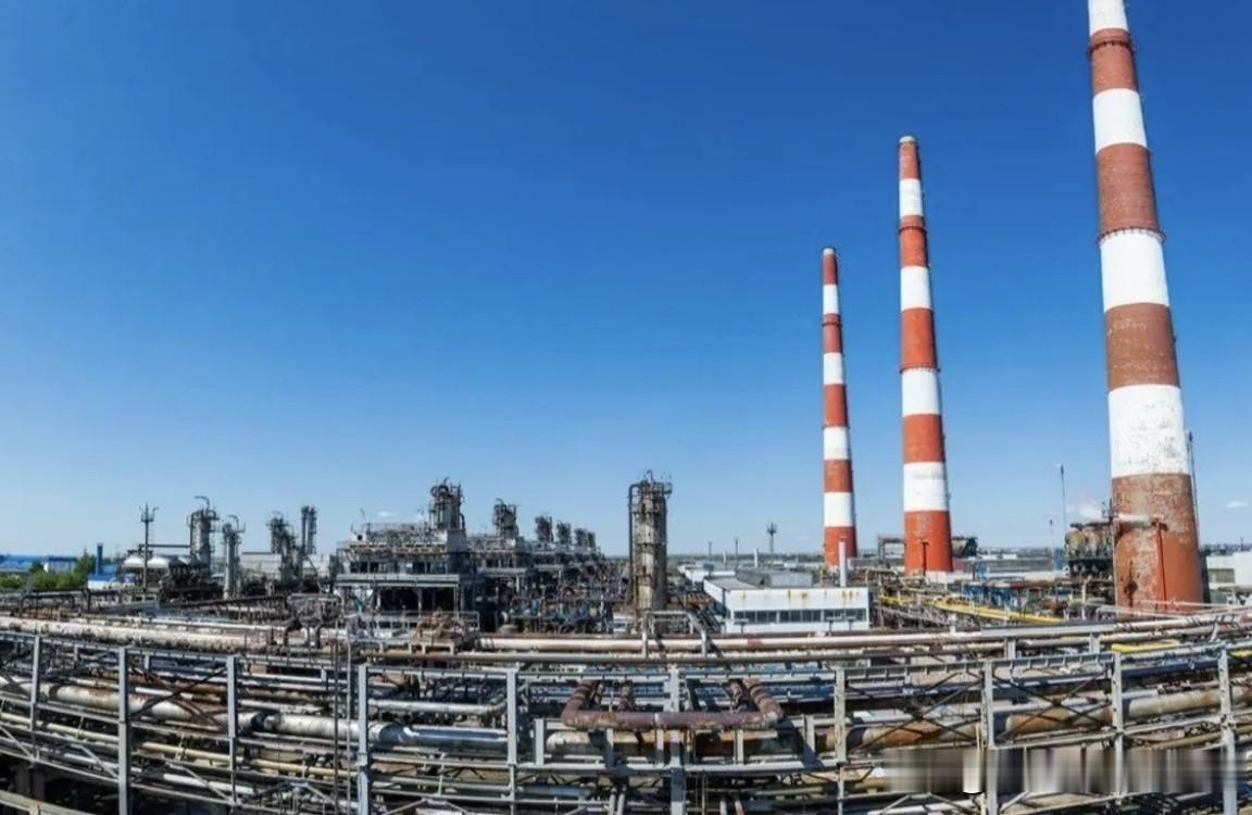 俄罗斯奥伦堡天然气加工厂遭袭：厂区突发火灾


6月24日凌晨，俄罗斯奥伦堡州境