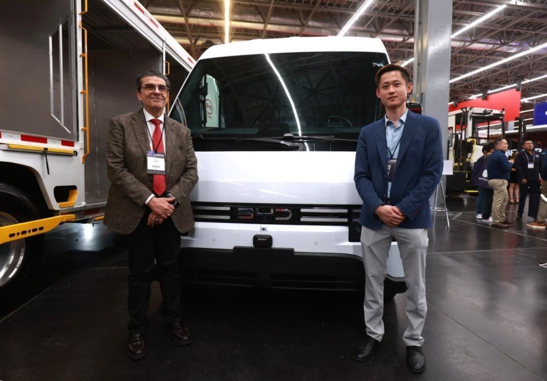 近日，比亚迪携旗下多款新能源商用车参加墨西哥商用车展，并重磅亮相纯电轿卡T35（
