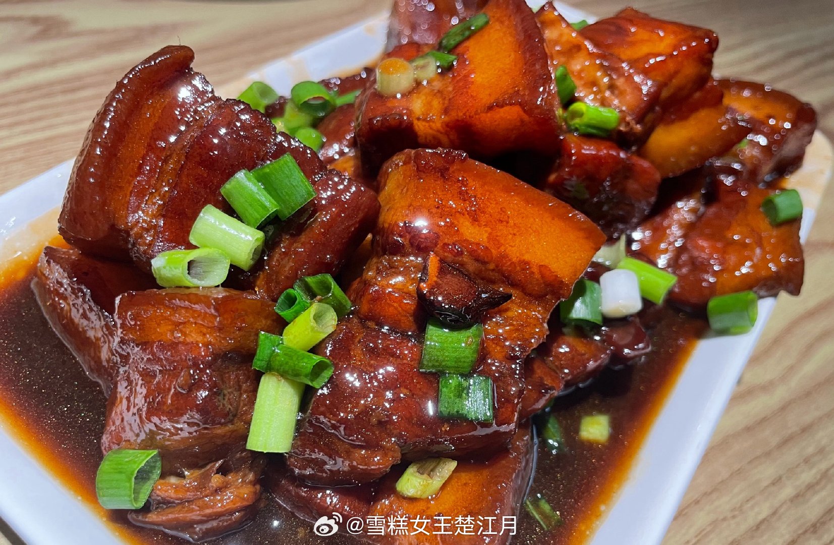 可能因为没有做饭天赋，有时理解不了厨子。厨子昨晚做了红烧肉。平时都是先装一份当工
