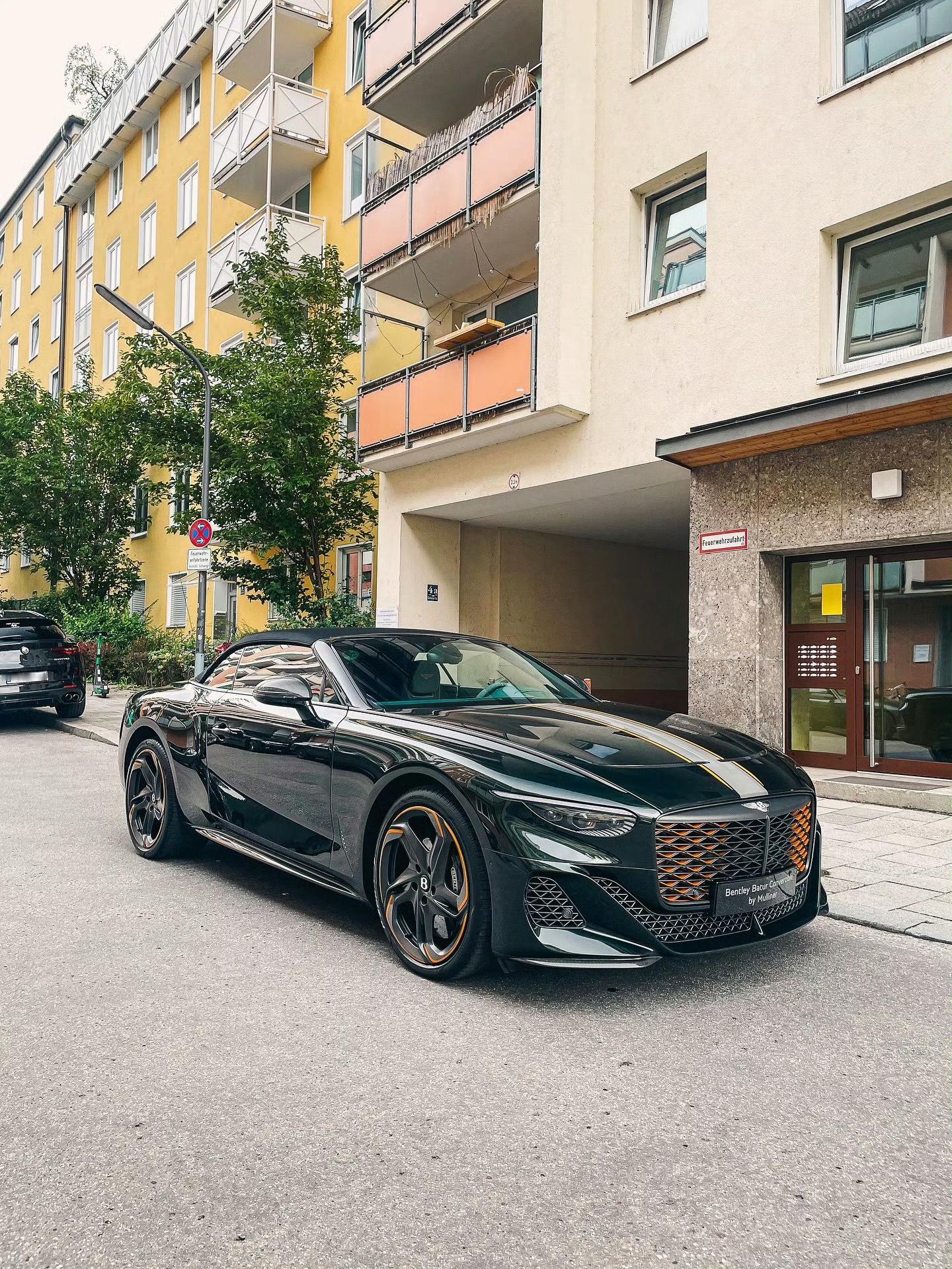 宾利 Batur Convertible Mulliner ​​​