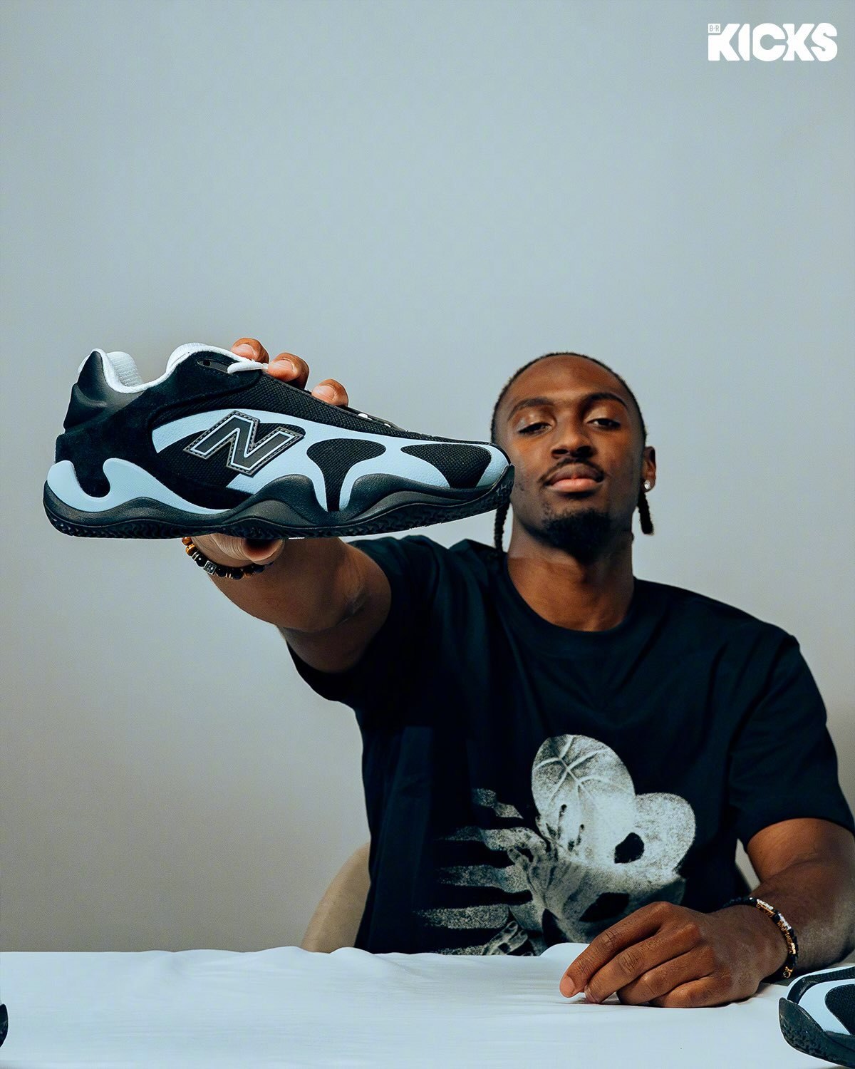 马克西和NewBalance合作推出他的首款个人签名鞋Maxey V1，大家觉得