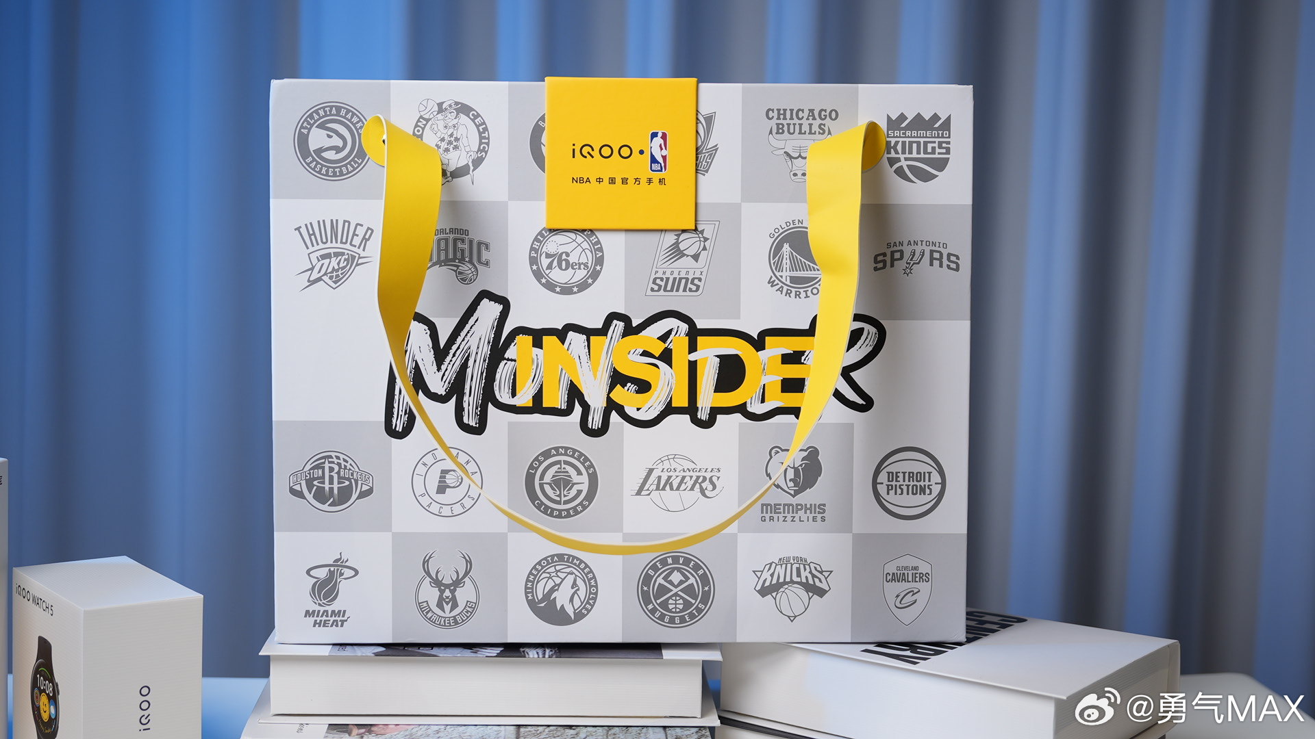 收到了iQOO和NBA 的联名礼盒，很有纪念意义，我的是湖人帽子[色]还有帆布袋