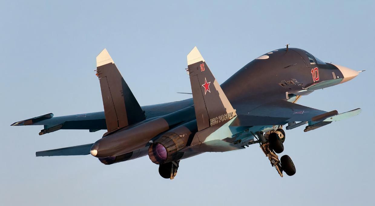 俄罗斯Su-34“鸭嘴兽”战斗轰炸机

Su-34是苏霍伊设计局研制的双发重型战