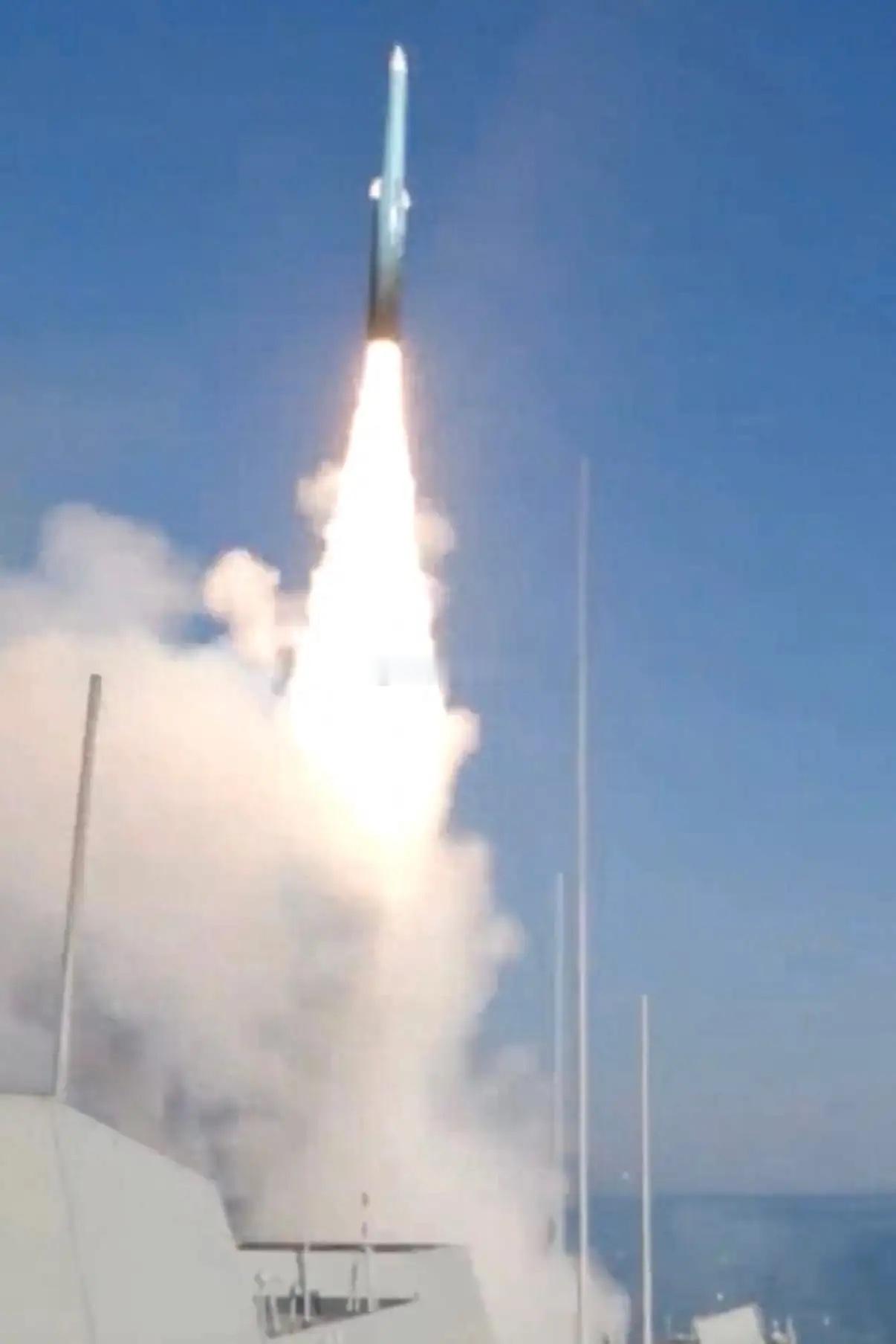 一种从天而降的武器: 至少捂了2年! 中美武器代差: 美9000亿狂追中国最近中