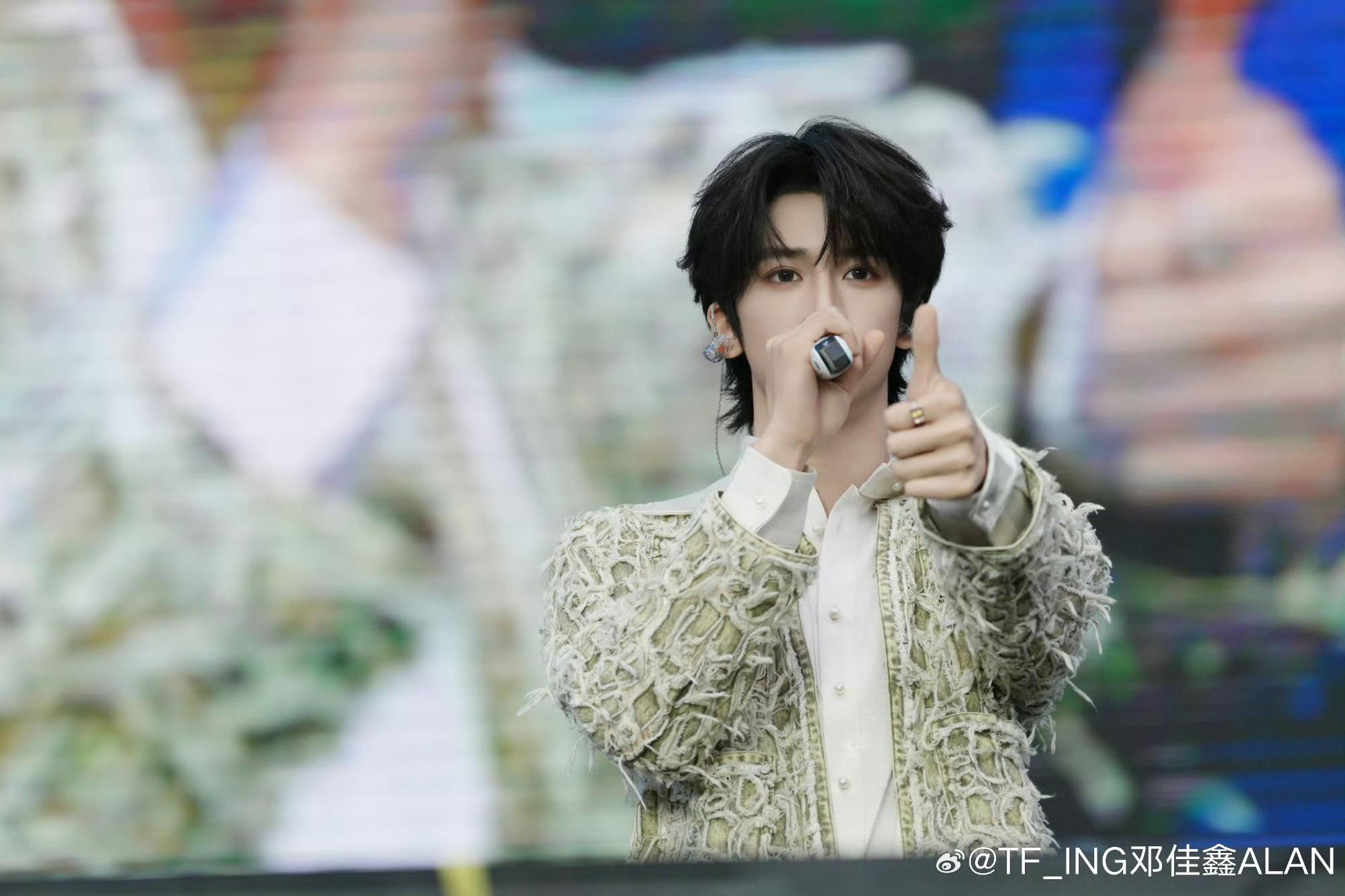 邓佳鑫要一直唱500年 