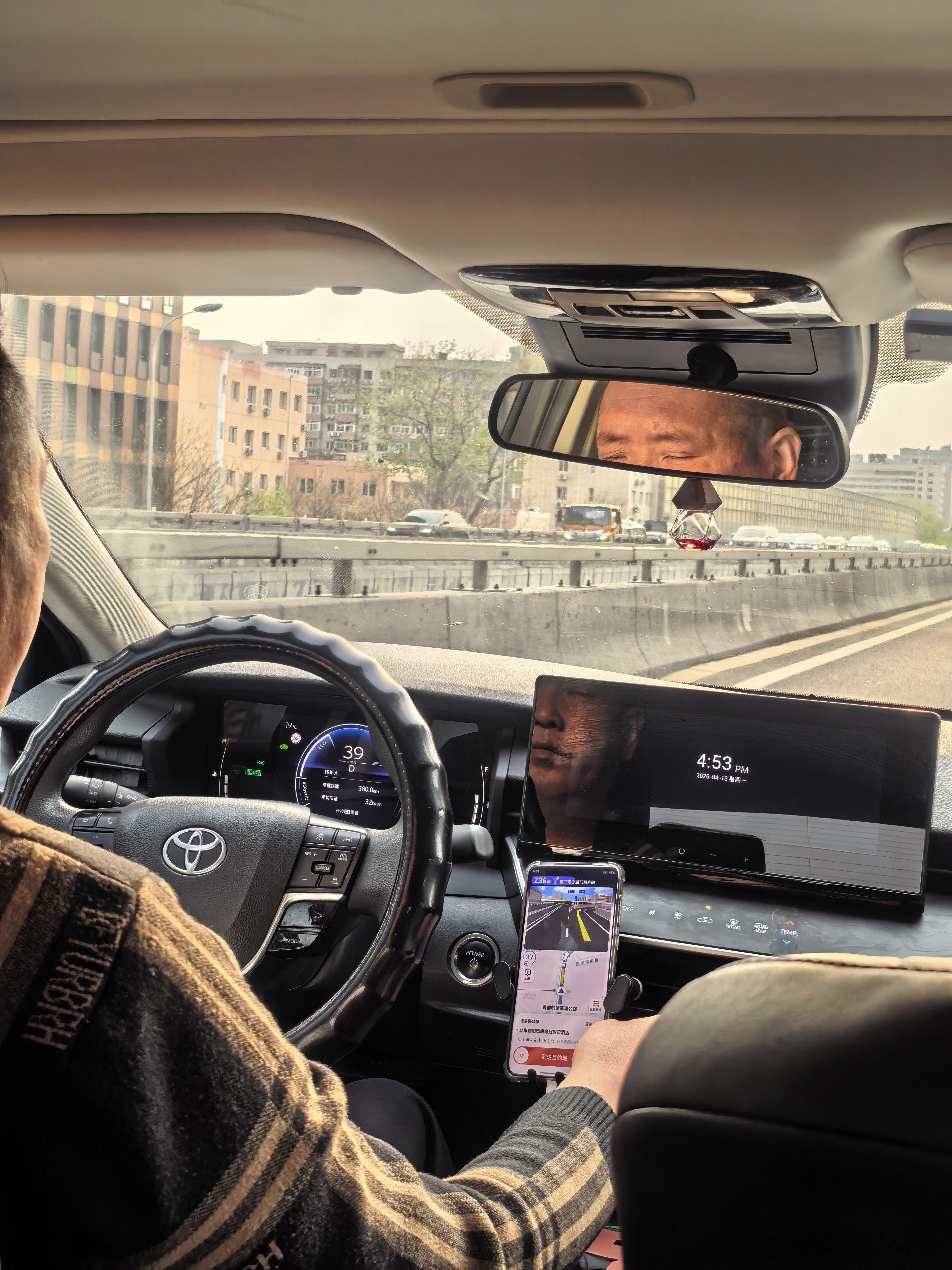 第一次遇到燃油车司机风琴脚，快给我恶心吐了…… 北京·北京朝阳悠唐皇冠假日酒店