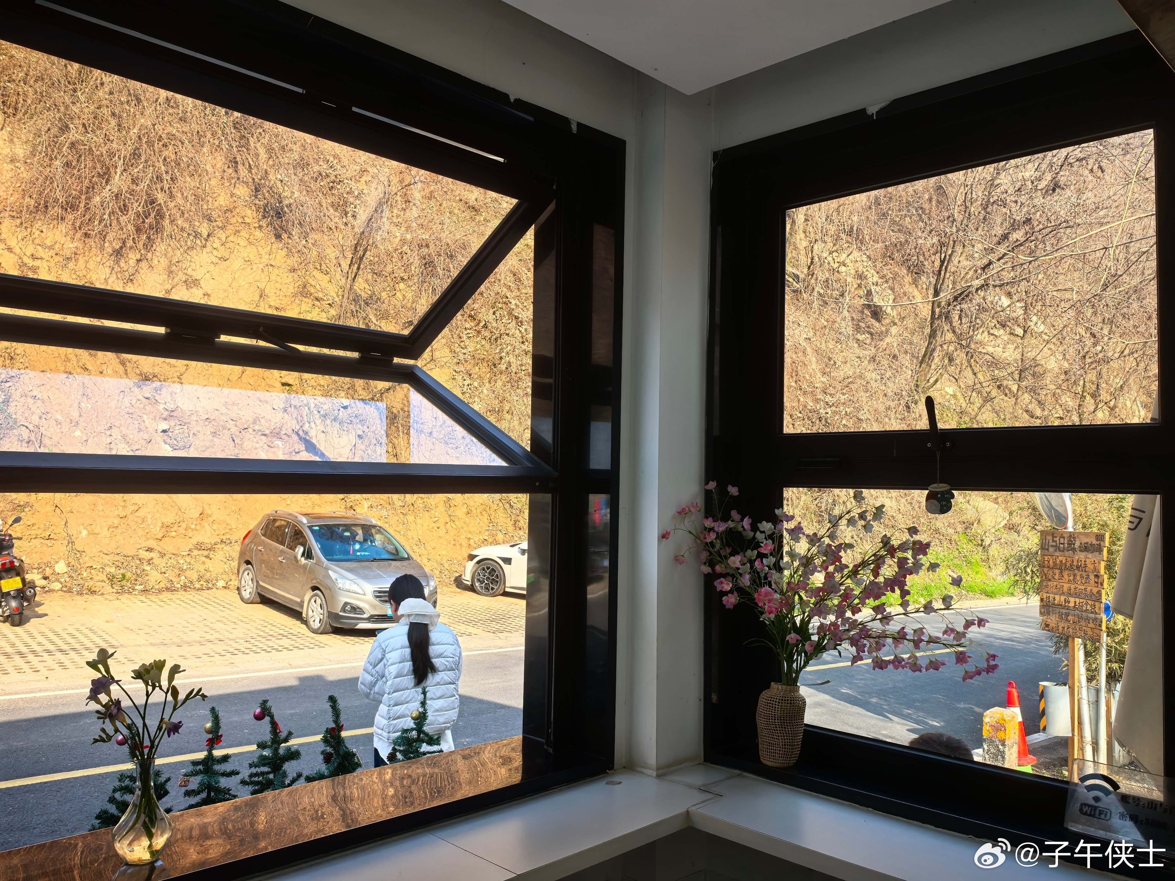 没发微博，就是到处浪呢。 