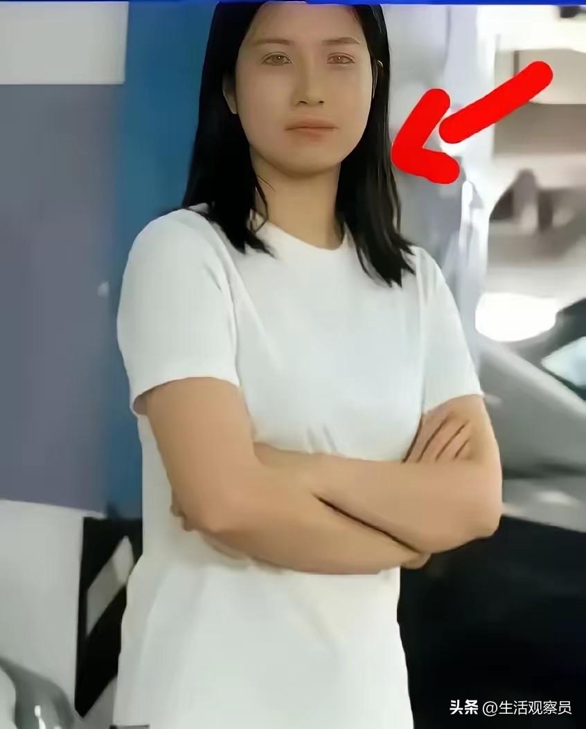 这个女的，必须清理出公务员队伍。不能因为一颗老鼠屎而坏了一锅粥。

她从始至终无