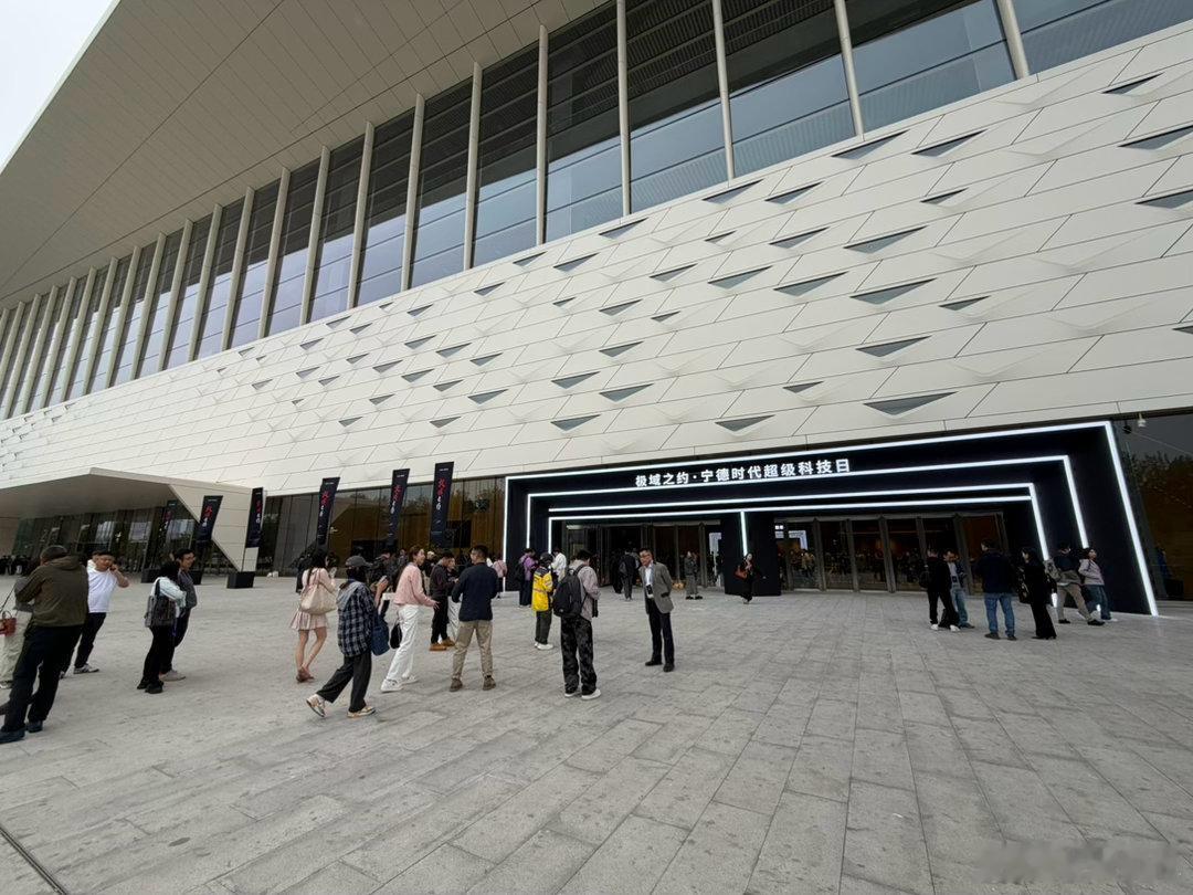 宁德时代有过硬的产品，也有强主动的营销思维！宁德时代