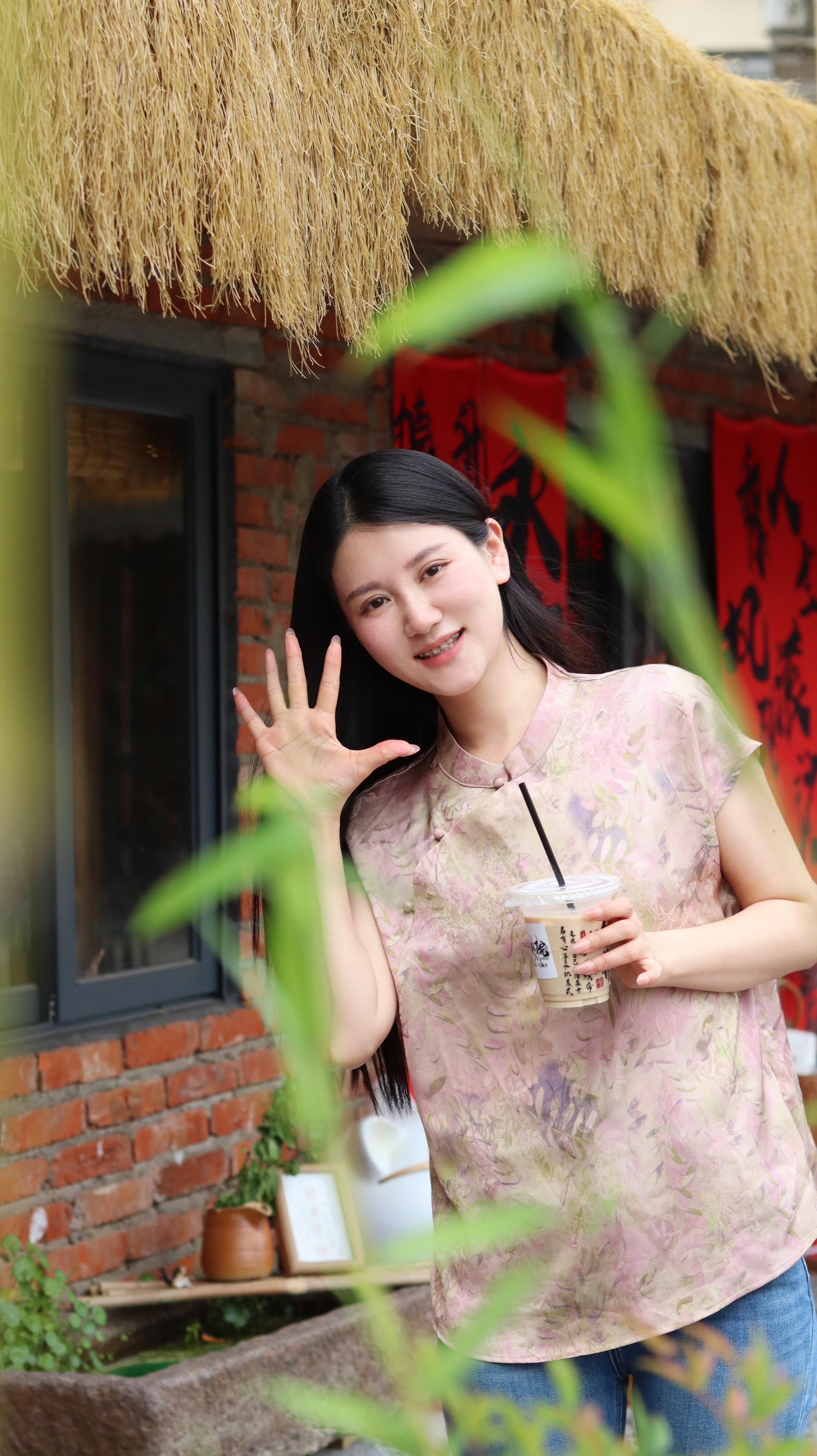 那就祝我们自由 漂亮 又有钱…