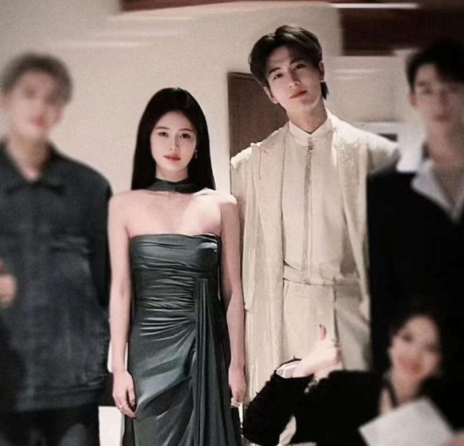 3月16日，刘大锤爆料张凌赫只和白鹿谈过，因为后来他再也没拍到过张凌赫和别的女性