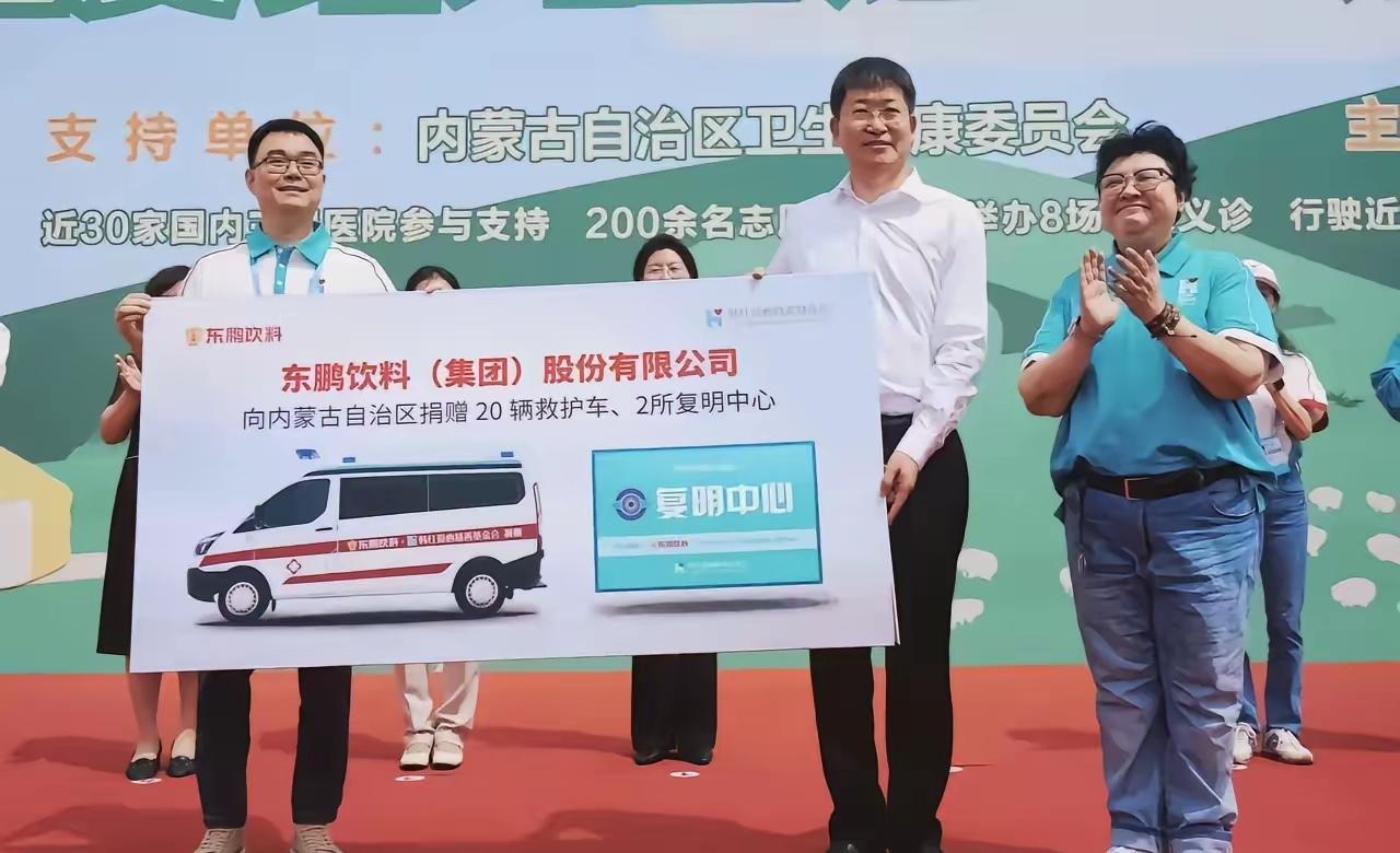 你这个疑问问得很准，很多外行人看到“绕一道手”的捐赠，都会有同样的困惑。这事儿背