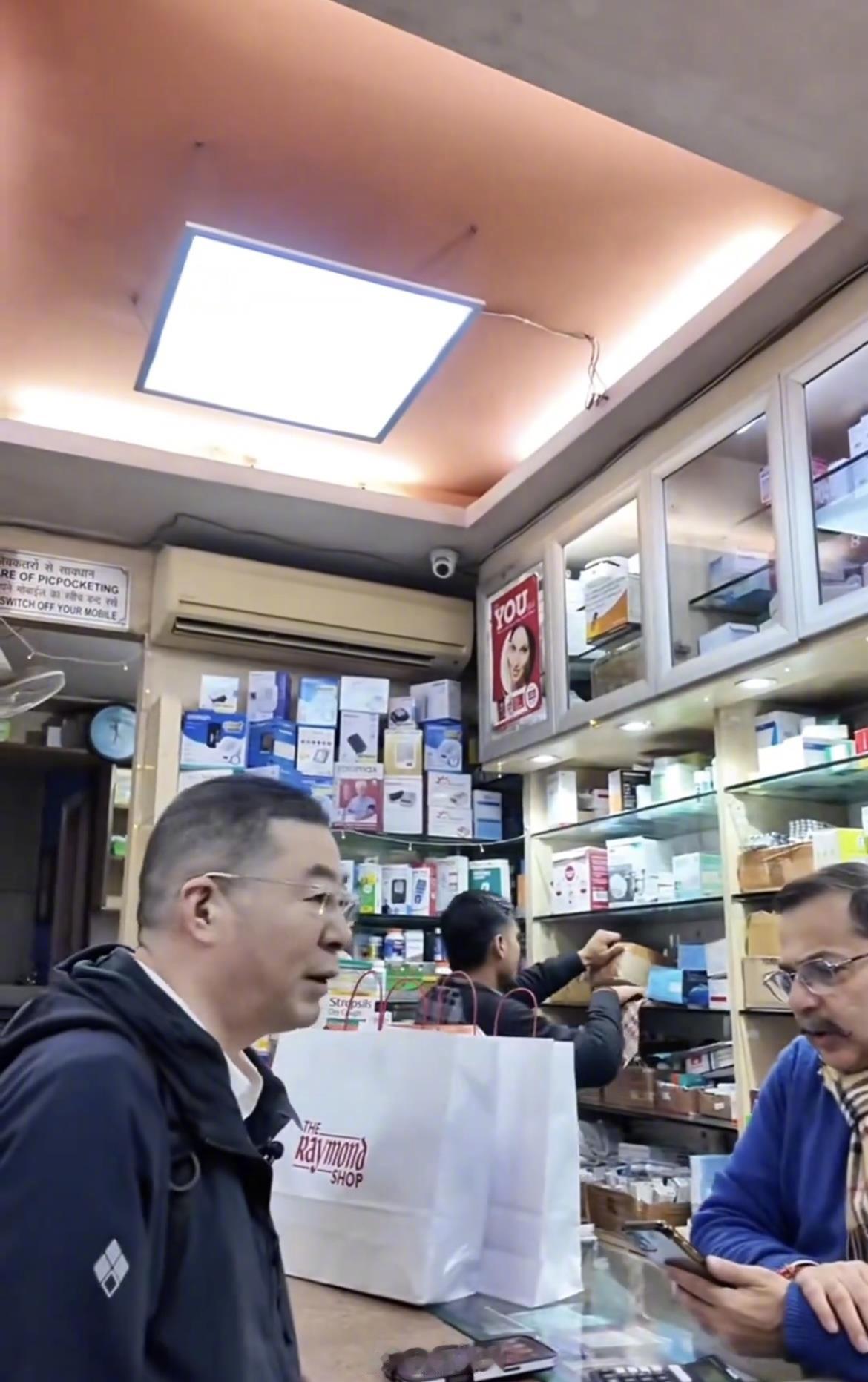 一语破防！
1月10日17:49，上海澎湃新闻发文评闫学晶言论争议，称其抖音、快