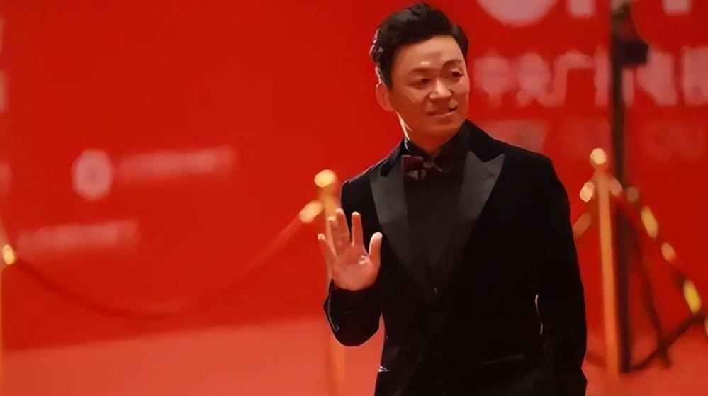 王宝强0票，陈道明说得真没错。一百零一位评委，愣是没一个人投他。四十八票给了易烊