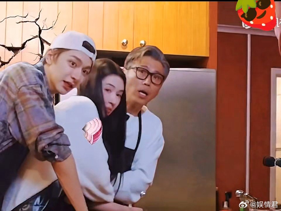 林一王玉雯体型差林一手臂圈住王玉雯举报：这里有人偷偷在演偶像剧地球超新鲜