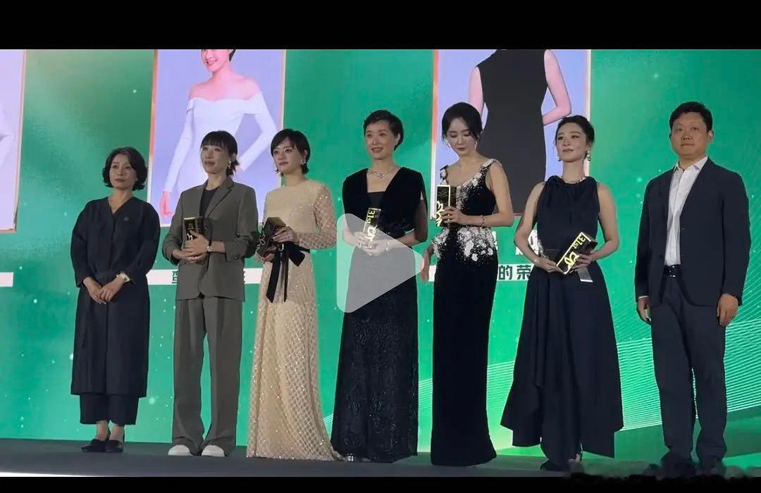 被杨幂美得大吸一口凉气像婶子和侄女，向左边三位看齐，古偶特型演员和正剧演员的差距