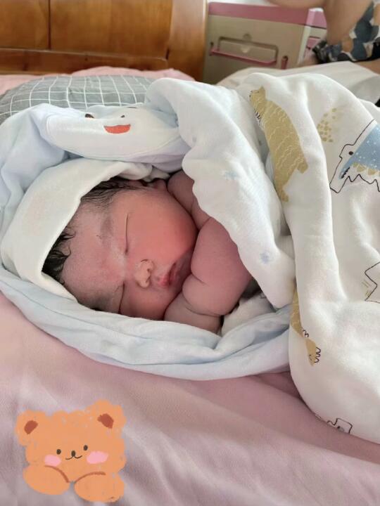 生了，儿子6斤8两，可以暂停恭喜一下嘛