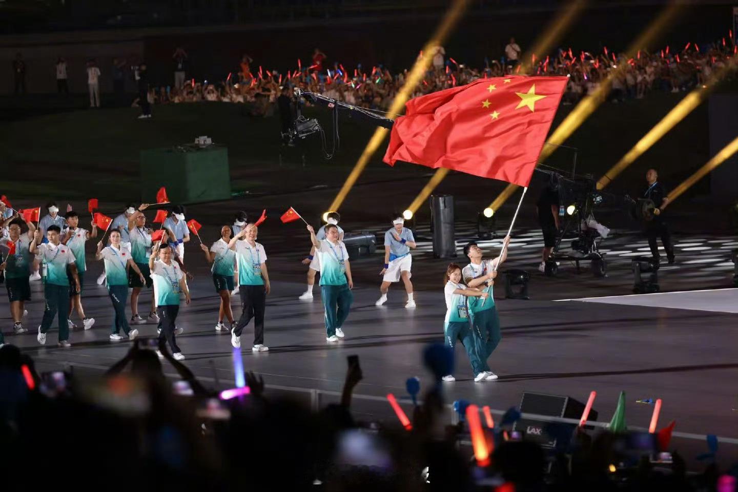 世运会开幕式 现在很多节目都看不来了，只中意体育赛事里的这抹中国红，而且还特容易