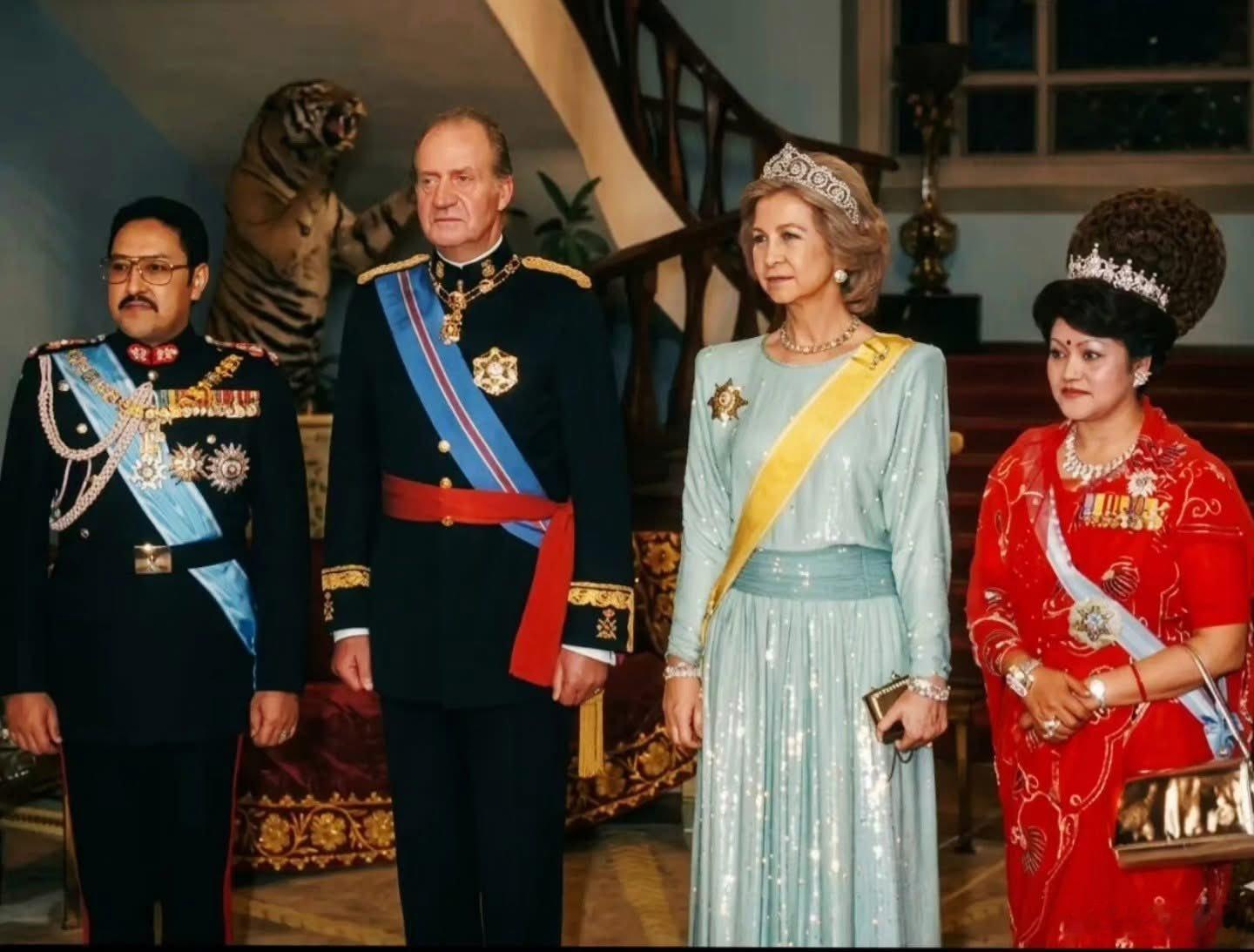 西班牙王室 🇪🇸1986年11月，西班牙国王胡安·卡洛斯和王后索菲亚国事访问