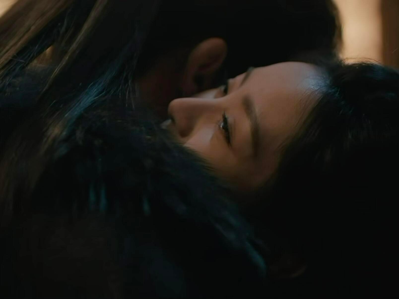 完全是热恋期的依恋感这个谢征把头埋下去的脸蛋贴脸蛋完全是热恋期的依恋感！张凌赫｜