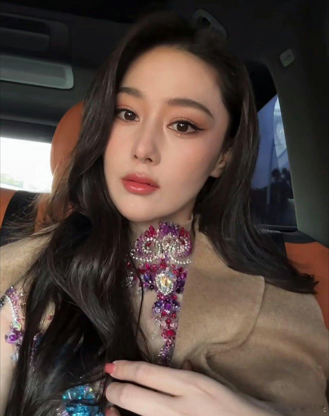 张馨予 你很有钱是吗张馨予也太暖心了，骨子里的温柔与善良藏都藏不住，真的越了解越