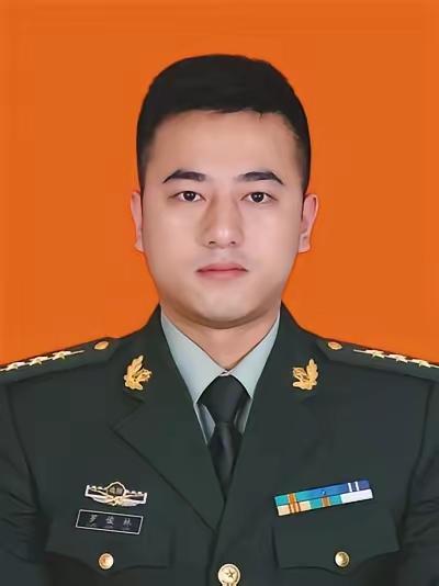 罗俊林，男，汉族，1987年7月生，中共党员，广东公安边防总队江门边防检查站政治