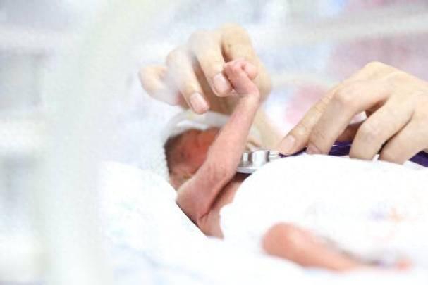 你身边有“去父留子”或者“去母留子”吗？从没结过婚但是孩子养大了！更神奇的是，他