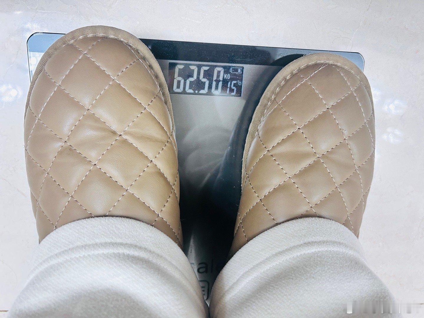 女子意外找到80元一克买的金戒指这是谁羡慕了不说，人生充满了到处意外，好的意外是