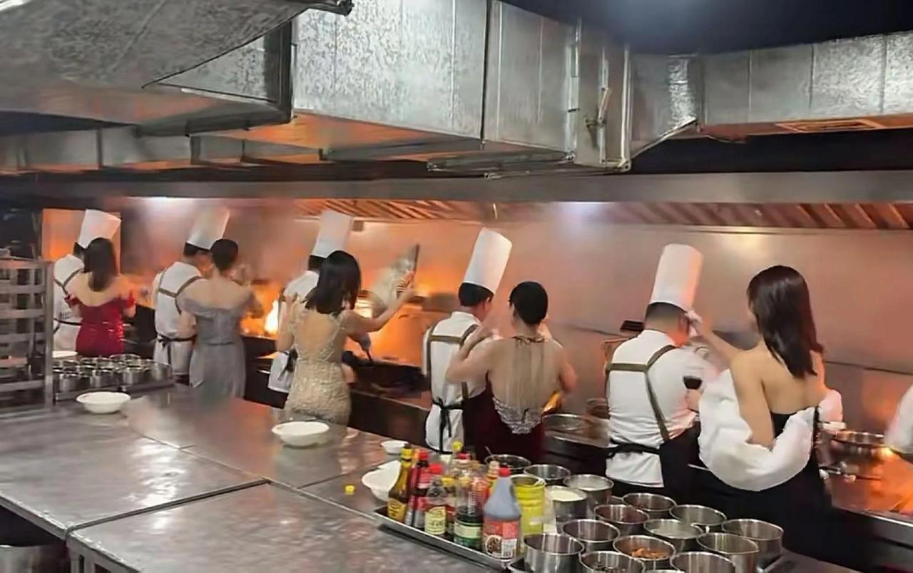 现在的餐馆都这么内卷吗？