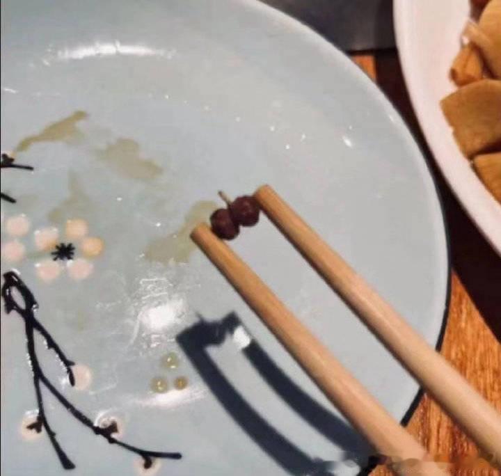 疑似何与朋友点赞吐槽虞书欣言论两个br0就这样🤏🏻🤏🏻🤏🏻🤏🏻?