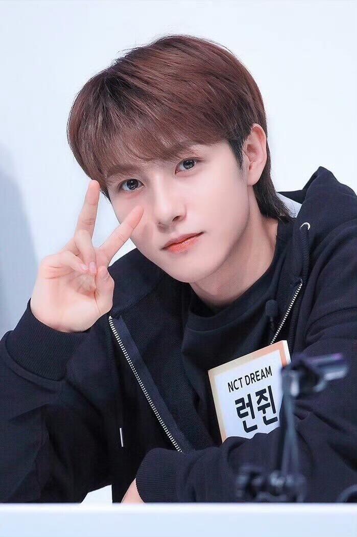 黄仁俊 ₍˄·͈༝·͈˄*₎◞ ̑̑很萌的一只 ​​​