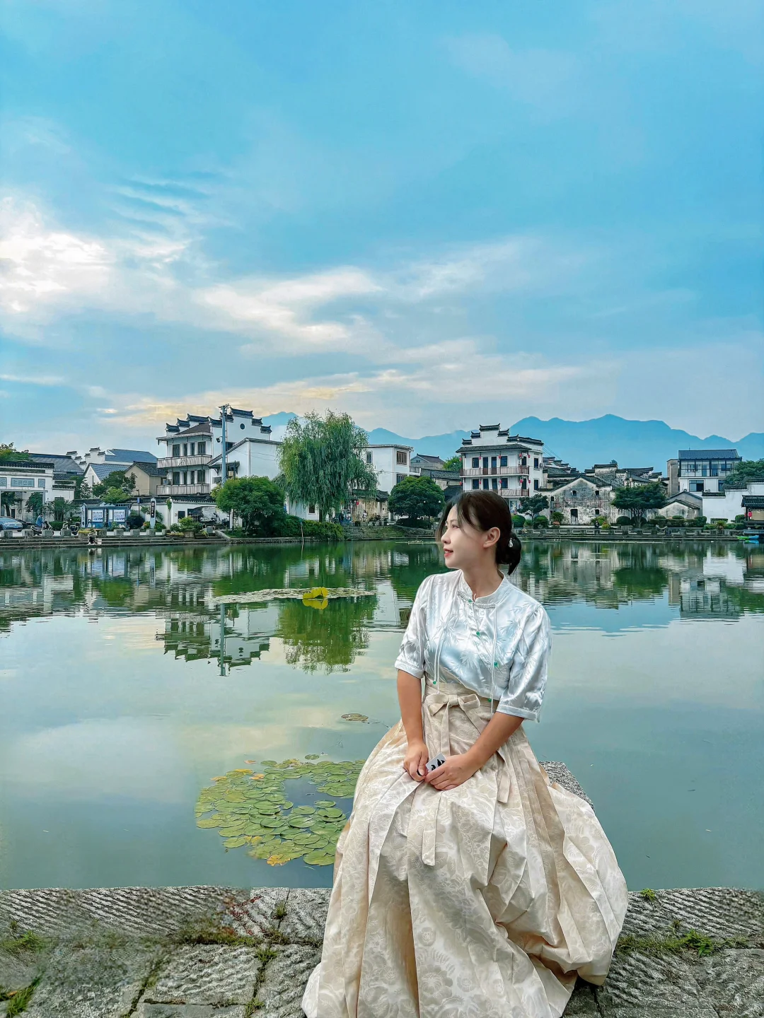 “瓦上有烟雨，瓦下是人间”的烟雨江南…