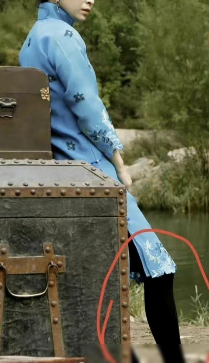 现在咱看电影还是电视，总觉得很难再见刘嘉玲当年那种打扮了！