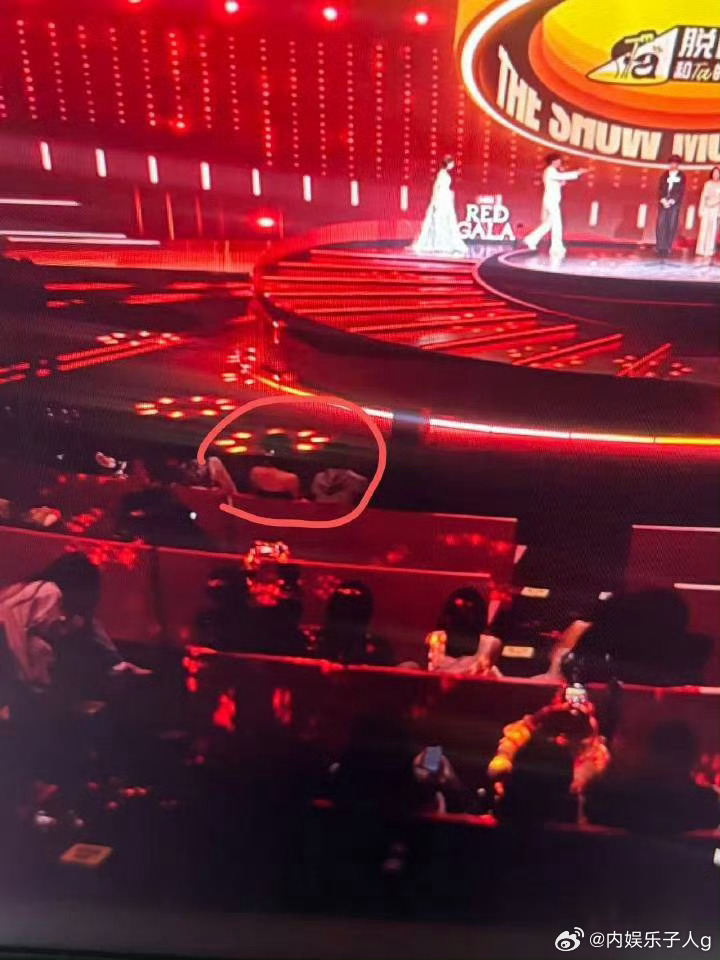 虞书欣红薯redgala好像是坐的第一排中间诶嘿粉许愿了一下午，🐟不仅仅去了，