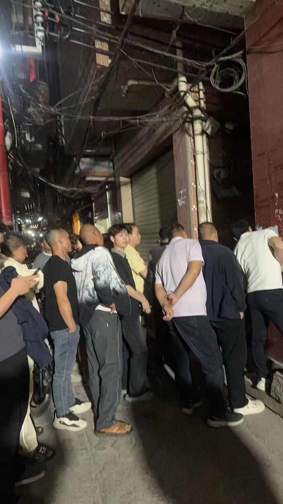这是排队干啥呢