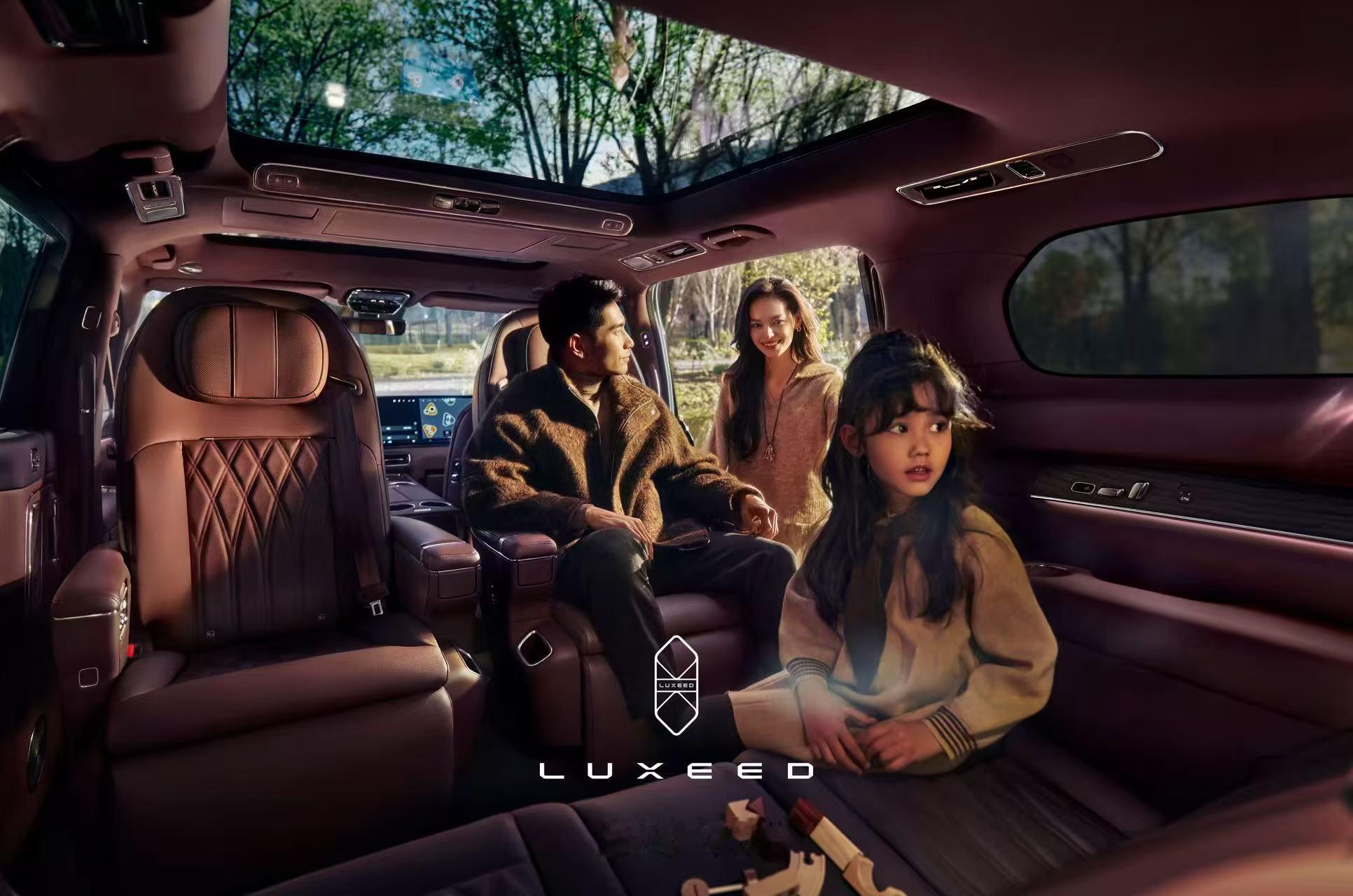 当旗舰舒适成为日常，生活的诗意便自然流淌。置身智界V9 超阔座舱，私享自在绿洲。