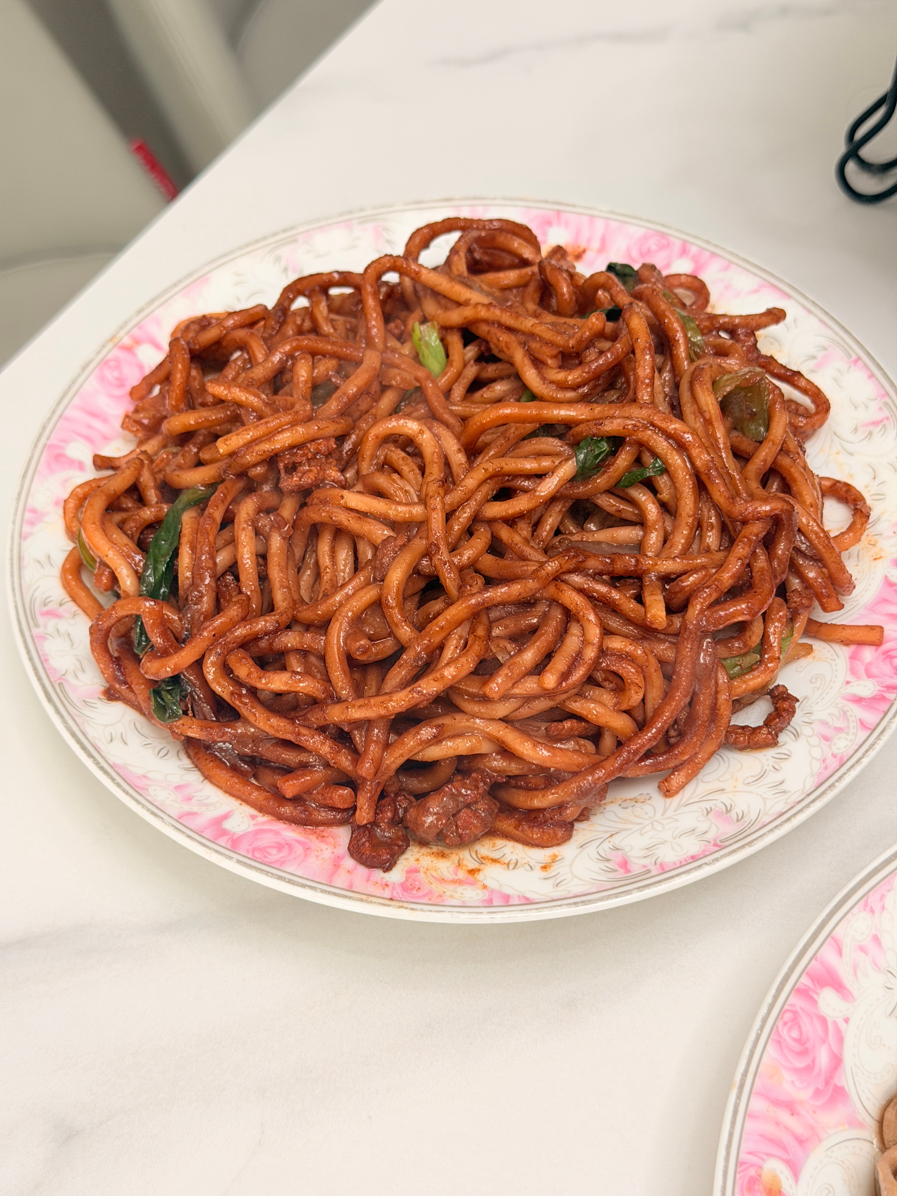 老爸老妈驱车1小时，给我买的锅贴、干丝、炒面！《今天是个幸福的小孩》bb们中午吃